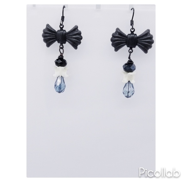 True Blue Gothic Python Vertebrae Earrings - Picture 5 of 5